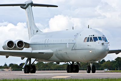 VC-10 taxiing
