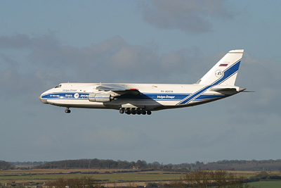 An-124 on final