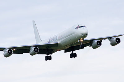 DC-8 landing