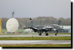 Jaguar T.4 trailing brakechute