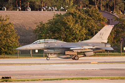 F-16 taxiing